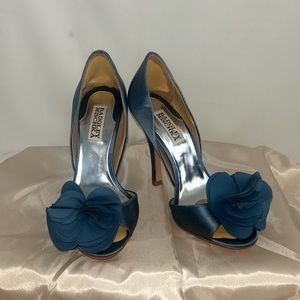 Badgley Mischka blue satin peep toe pumps size 5.5